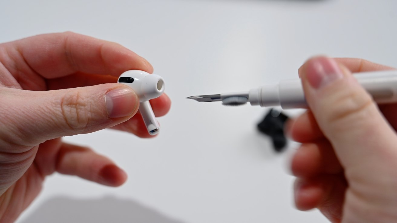 Чем и как почистить наушники AirPods самостоятельно | Фото 4 Чем и как почистить наушники AirPods самостоятельно | Изображение 3