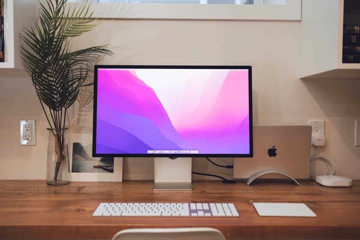 Купити Монітор Apple Studio Display with Tilt Adjustable Stand