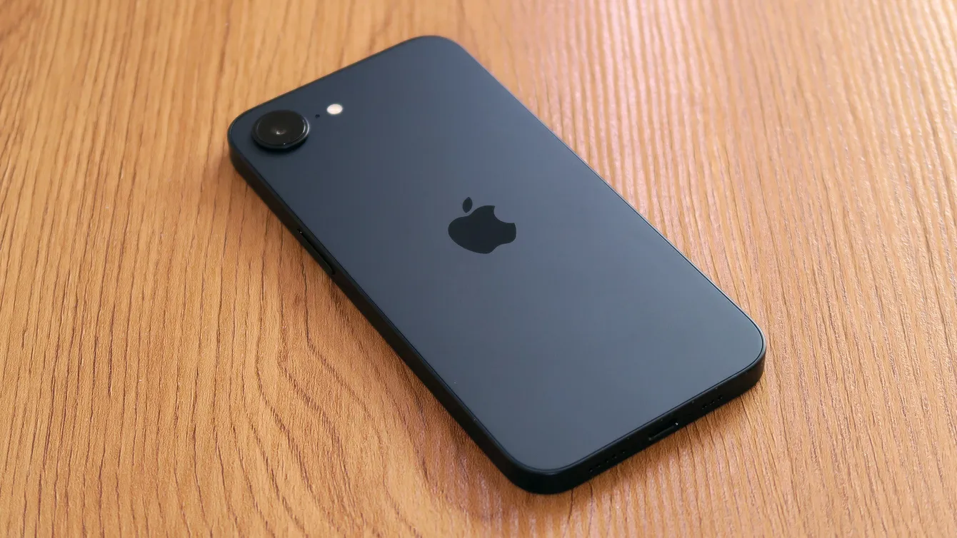 Купити Смартфон Apple iPhone 17e 256GB Black (MHRV4) з доставкою | GRO