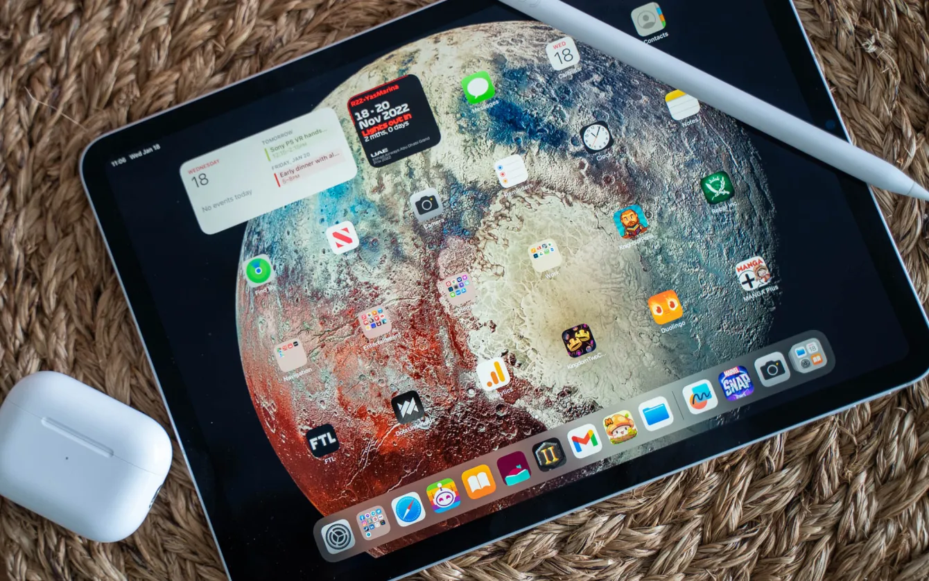 Купить Планшет Apple iPad Pro 11 2022 Wi-Fi 1TB Silver (MNXL3) с