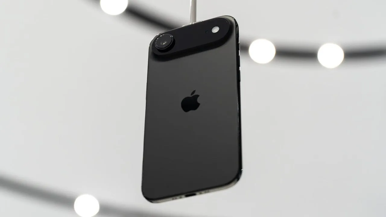 б/у iPhone Air 1TB Sky Blue (MG3G4, MG1Q4, MG304) (Ідеальний стан) | Фото 3