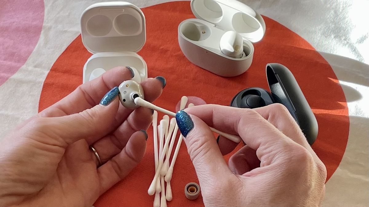Чем и как почистить наушники AirPods самостоятельно | Фото 2 Чем и как почистить наушники AirPods самостоятельно