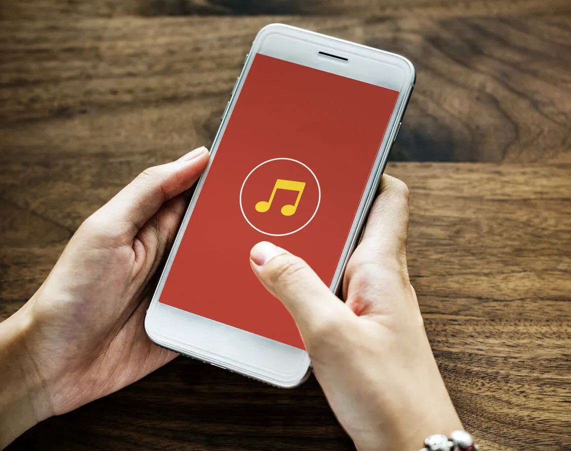 Как поменять стандартный рингтон на iPhone на любимую музыку?