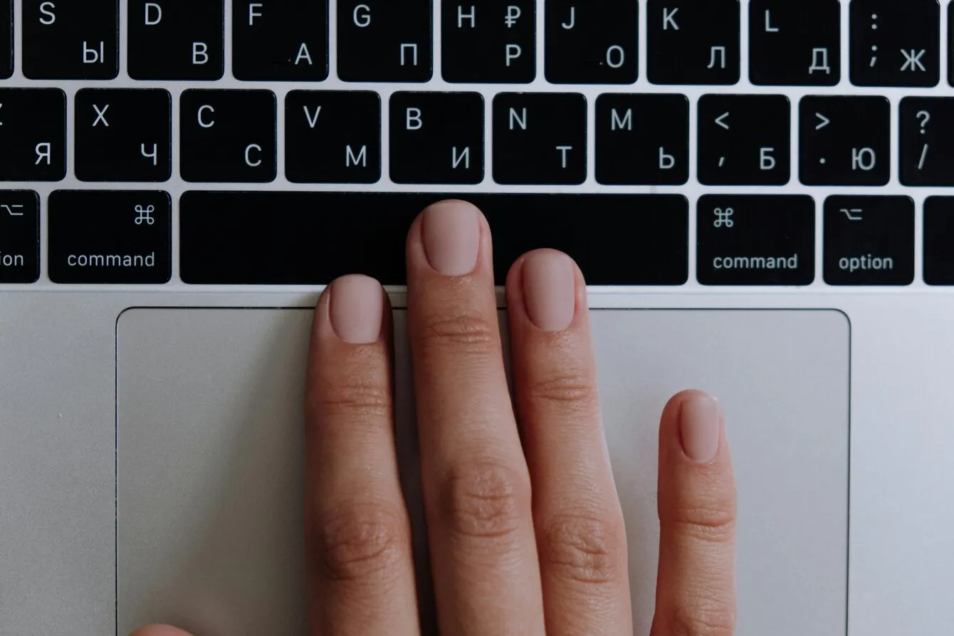 Как поменять язык на MacBook: советы, лайфхаки для комфортного пользования