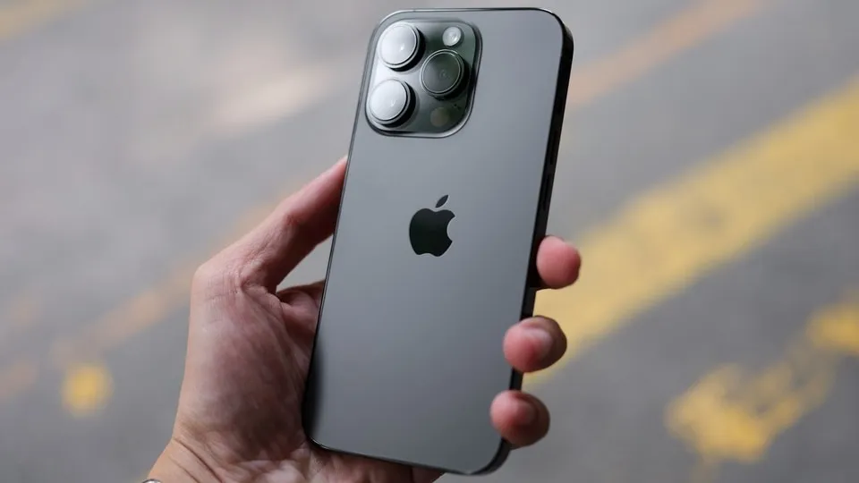 Смартфон Apple iPhone 16 Pro 256GB eSIM Desert Titanium (MYMJ3) | Фото 1